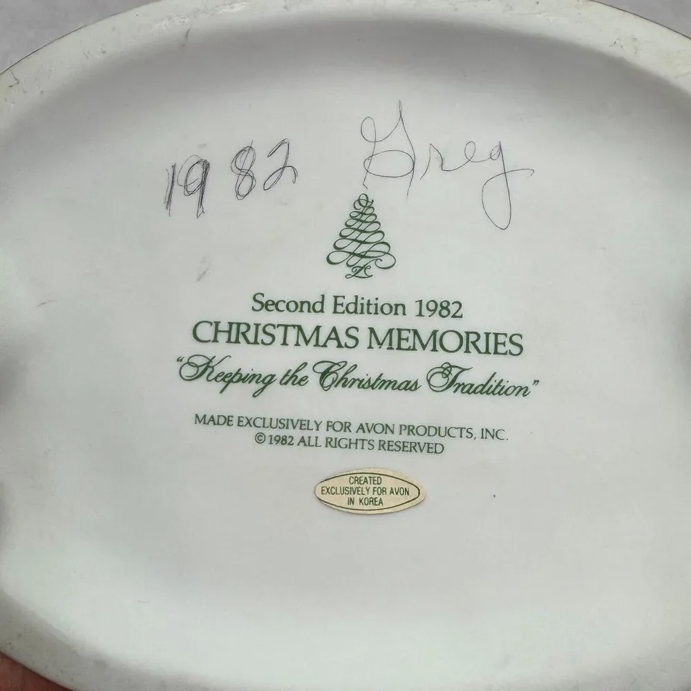 Keeping the Christmas Tradition 1982 Second Edition Christmas Memories Porcelain